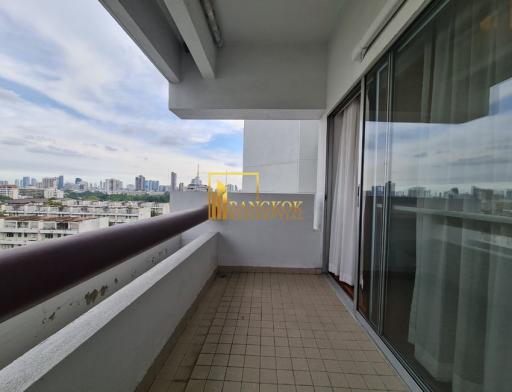 Spacious 2 Bed Pet Friendly Apartment For Rent in Sathorn