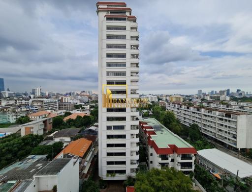 Spacious 2 Bed Pet Friendly Apartment For Rent in Sathorn