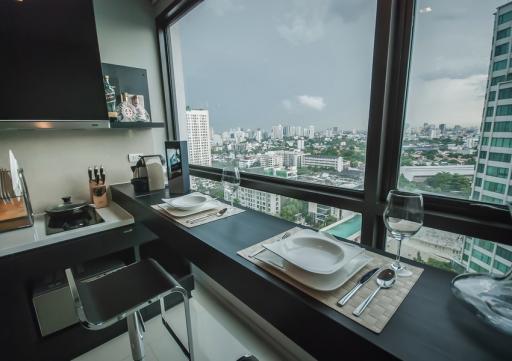 Rhythm Sukhumvit 44/1  Modern 1 Bedroom Condo Near BTS