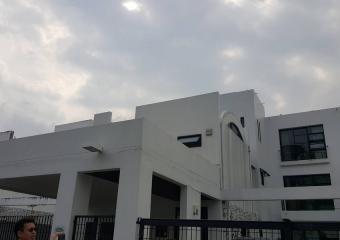 4 Bed Single House in Compound For Rent in Ekkamai BR8039SH