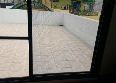 4 Bed Single House in Compound For Rent in Ekkamai BR8039SH