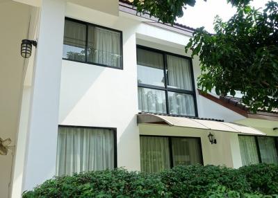 Noble House  4 Bedroom House in Thonglor