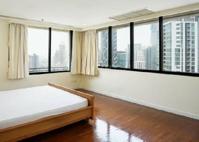 Baan Piya Sathorn  4 Bedroom Duplex Penthouse For Rent in Sathorn