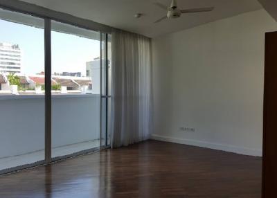 4 Bedroom Townhouse in Phrom Phong
