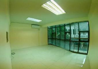 Commercial Unit For Rent in Phrom Phong