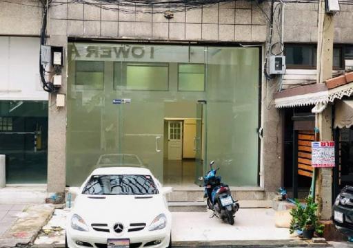 Commercial Unit For Rent in Phrom Phong