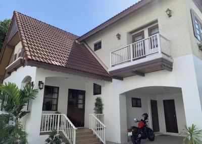 3 Bedroom House For Rent in Thong Lo