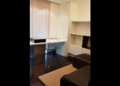 2 Bedroom Condo For Rent in Urbana Sukhumvit