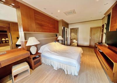 2 Bedrooms Condo in Baan Somprasong Na Jomtien C011321