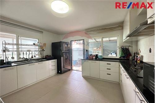 197 Sqm., 5 Beds House listed for ฿ 5,300,000.