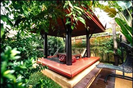 Modern Thai style 5-bedroom Poolvilla