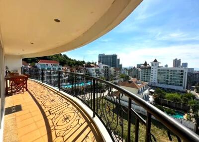 Beautiful 1-bedroom apartment with panoramic views