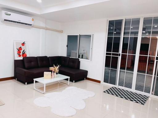 For Rent Bangkok Town House Pracha Uthit Huai Khwang