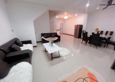 For Rent Bangkok Town House Pracha Uthit Huai Khwang