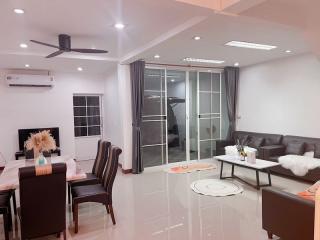 For Rent Bangkok Town House Pracha Uthit Huai Khwang