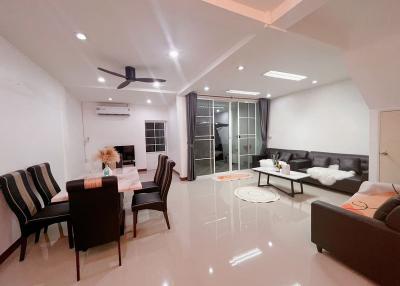 For Rent Bangkok Town House Pracha Uthit Huai Khwang