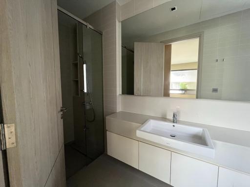 Modern bathroom with a walk-in shower and a large mirror