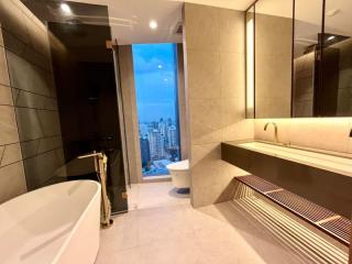 Modern bathroom with city view