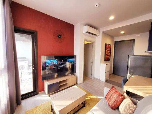 Cozy modern living room with red accent wall and contemporary furnishings