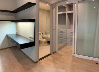 Modern bedroom with en-suite bathroom and built-in closets