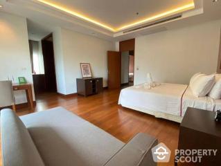 3-BR Condo at Royal Residence Park near BTS Phloen Chit