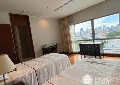 3-BR Condo at Royal Residence Park near BTS Phloen Chit