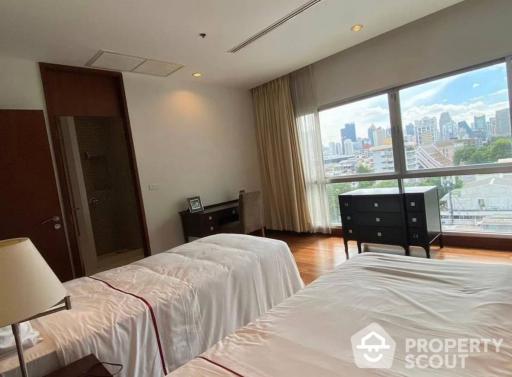 3-BR Condo at Royal Residence Park near BTS Phloen Chit