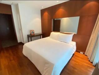 3 bed Condo in Royal Residence Park Lumphini Sub District C020689