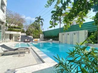 3 bed Condo in Royal Residence Park Lumphini Sub District C020689