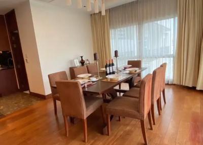 3 bed Condo in Royal Residence Park Lumphini Sub District C020689
