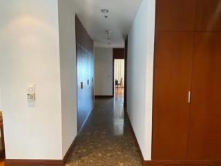 3 bed Condo in Royal Residence Park Lumphini Sub District C020689