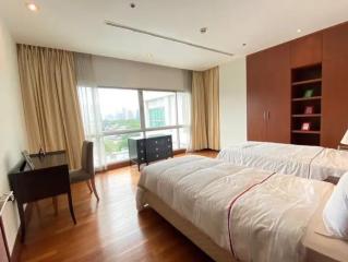 3 bed Condo in Royal Residence Park Lumphini Sub District C020689