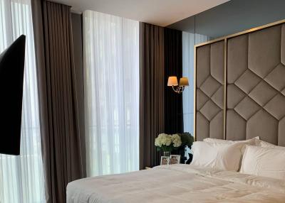 1-BR Condo at Noble Ploenchit near BTS Phloen Chit (ID 390938)