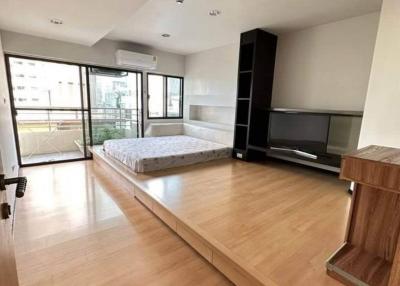 2-BR Condo at Saranjai Mansion Condominium near BTS Nana