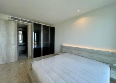 Sea view condo available for rent, experience the charm of spacious living space.  With direct sea view Riviera Pattaya