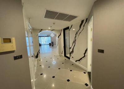 Urgent sale, special price condo, spacious room 212.83 sq m.  Supalai Casa Riva Bangkok