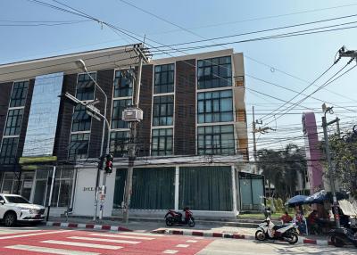 Commercial building for sale, 3 floors, 2 units, sold with tenants, special price, next to the road on 2 sides, Pattaya Sai 3.
