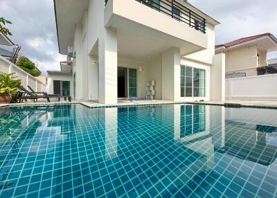 6 Bedrooms House in View Point Villa Jomtien Jomtien H010350