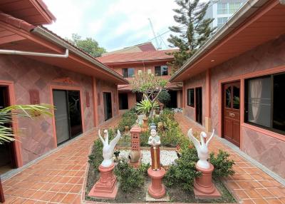 Resort for sale on Pratumnak Hill