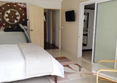 4 bedroom & 4 bathroom townhouse in Na Jomtien Beach