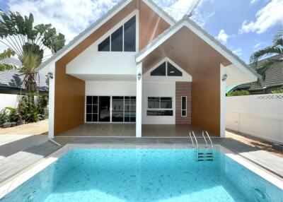 Beautiful pool villa house for sale in the village pattaya chonburi