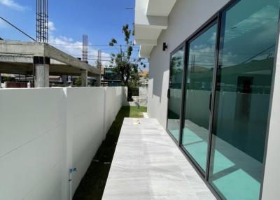 New  beautiful pool villas on land size 203sqwah in Bangkok