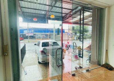 Commercial building for sale, good location, cheap price (sale with tenant, 3 year contract)  Rai Nueng Nong Kham Road Soi Na Suan Phrom, Sriracha, Chonburi