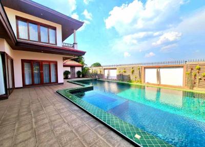 Luxury Pool Villa for sale with Furnitures and Electrical Appliances   Phoenix Golf Course, Pattaya