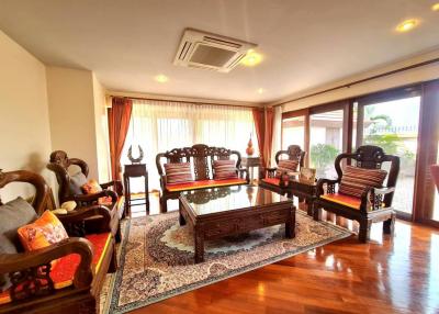 Luxury Pool Villa for sale with Furnitures and Electrical Appliances   Phoenix Golf Course, Pattaya