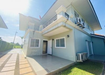 2 storey house with mountain view / golf course view