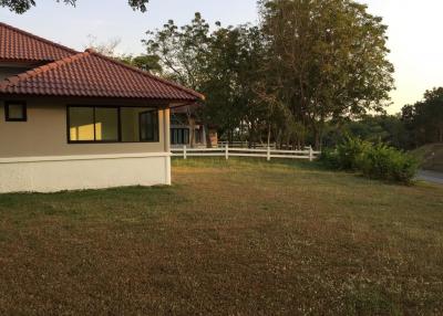 The house on the golf course is quiet, peaceful and safe Pattaya