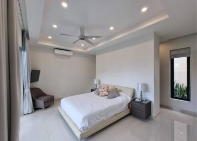 Beautiful pool villa, close to nature, convenient transportation  Location: Map Prachan, Pattaya