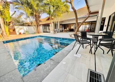 House for rent, pool villa, Pratumnak Soi 5.  Close to the beach and walking street, Pattaya.