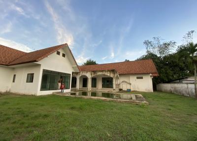 Land for sale with 1 house, Huay Yai, Bang Lamung, Chonburi